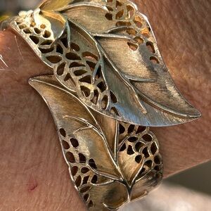 Vintage gold patina filigree leaves Trifari clamper bracelet